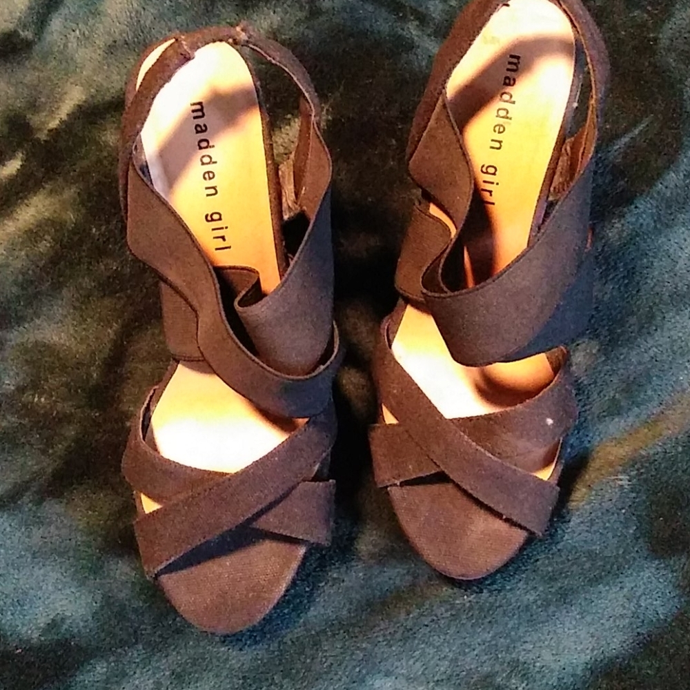 Shoes - Picture 3 of 4